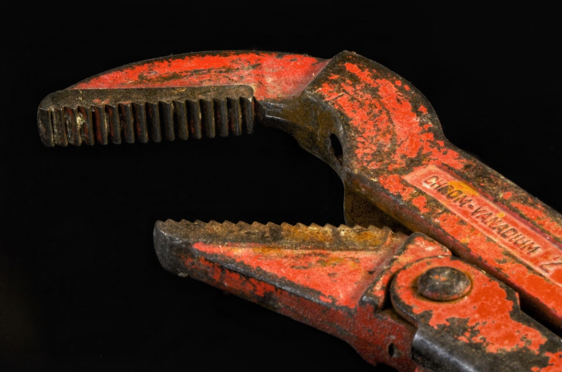 plombier-LA ROQUE EN PROVENCE-min_pipe-wrench-318084